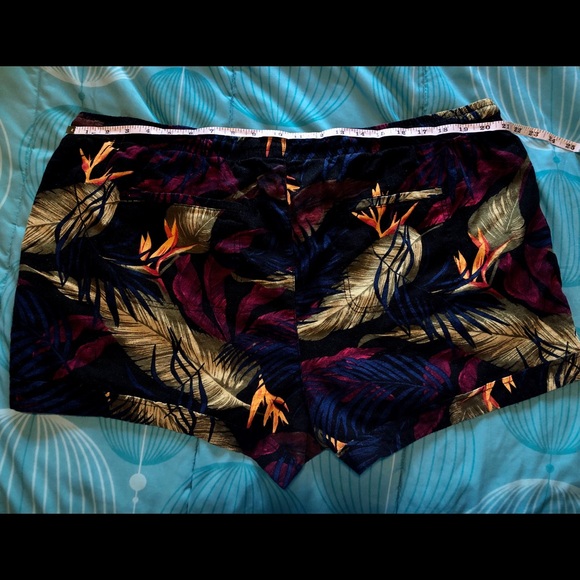 Floral Shorts - Picture 2 of 3